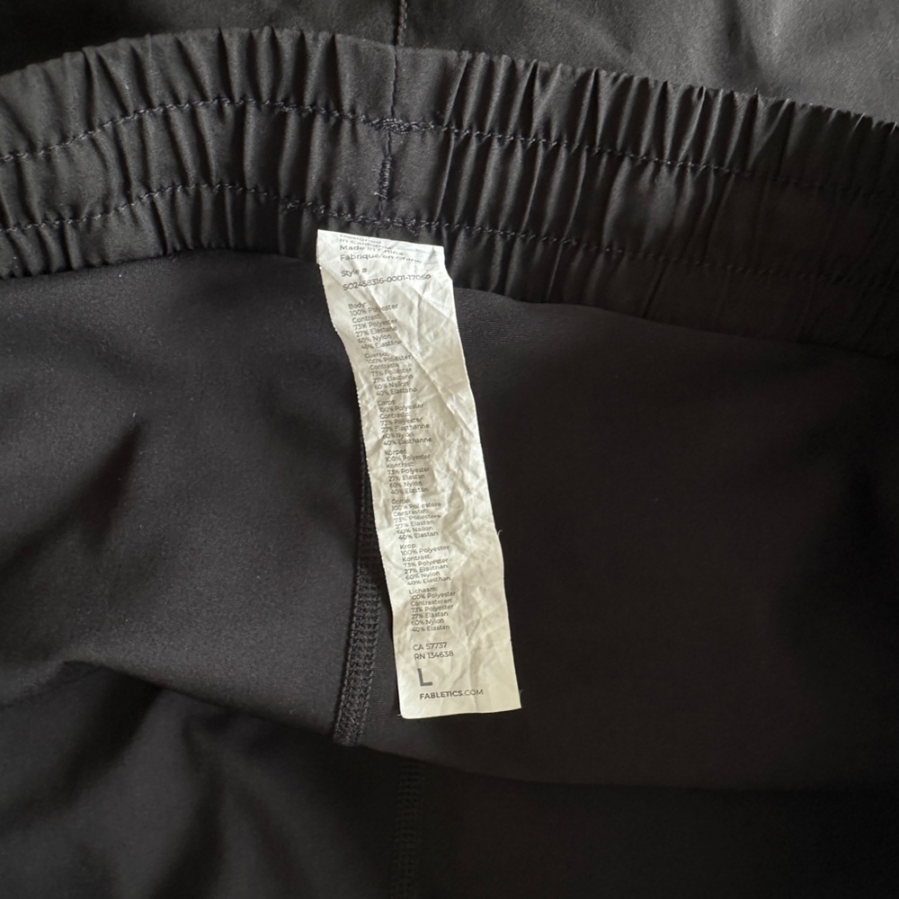 🖤 Fabletics Black Running Shorts – Built-In Liner (Size Large) - Picture 4 of 4